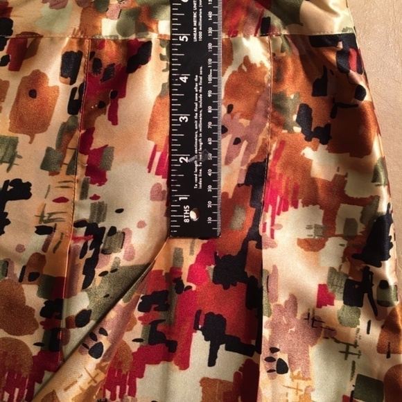 PIERRE CARDIN 100% Polyester SILKY SKIRT, 3-PLEATED FRONT, Red/Gold, Size 12 - Picture 5 of 9